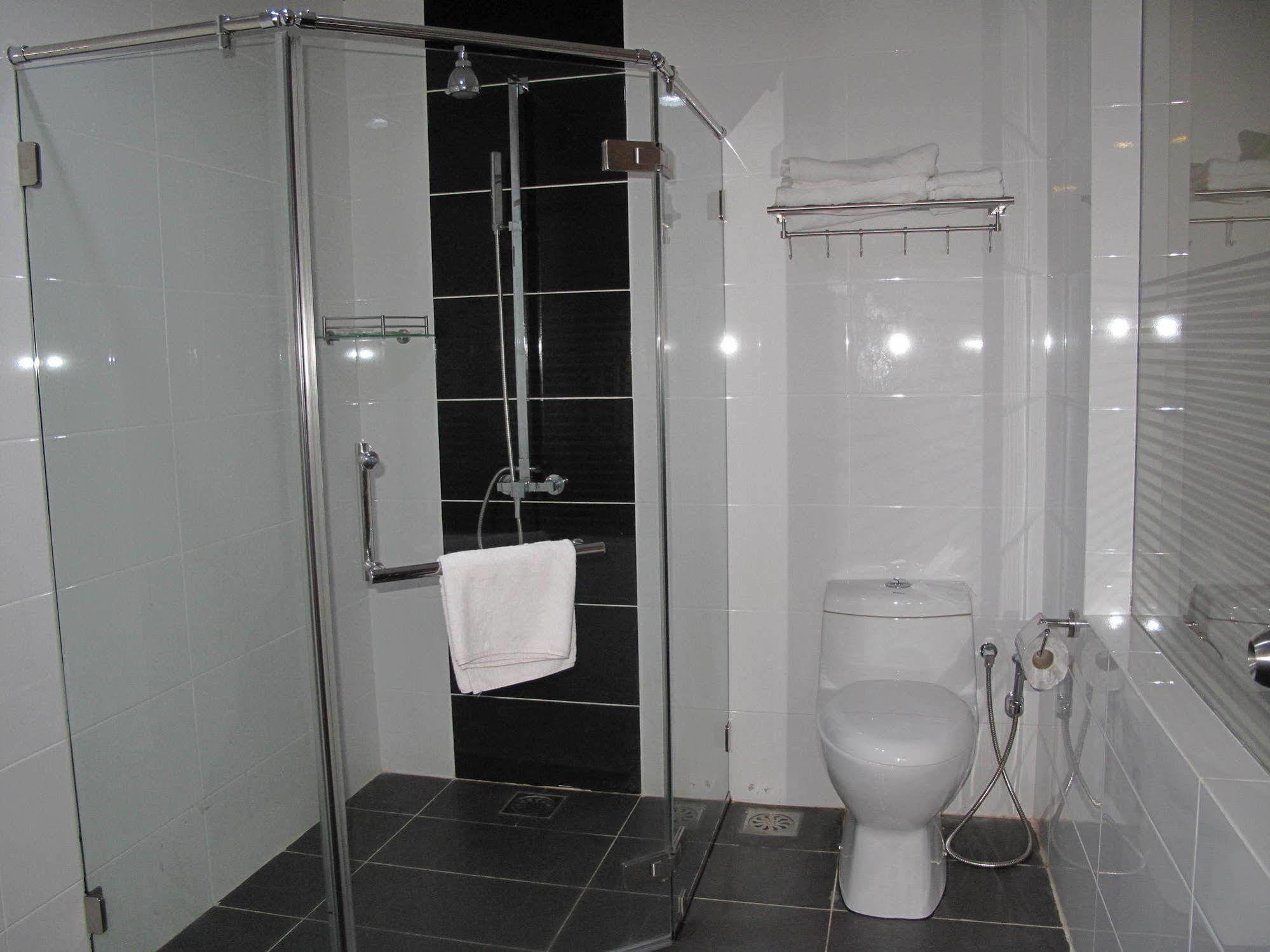 Labuk Hotel Sandakan Exterior foto